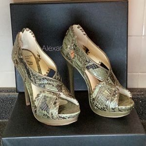 Snake skin high heel pump